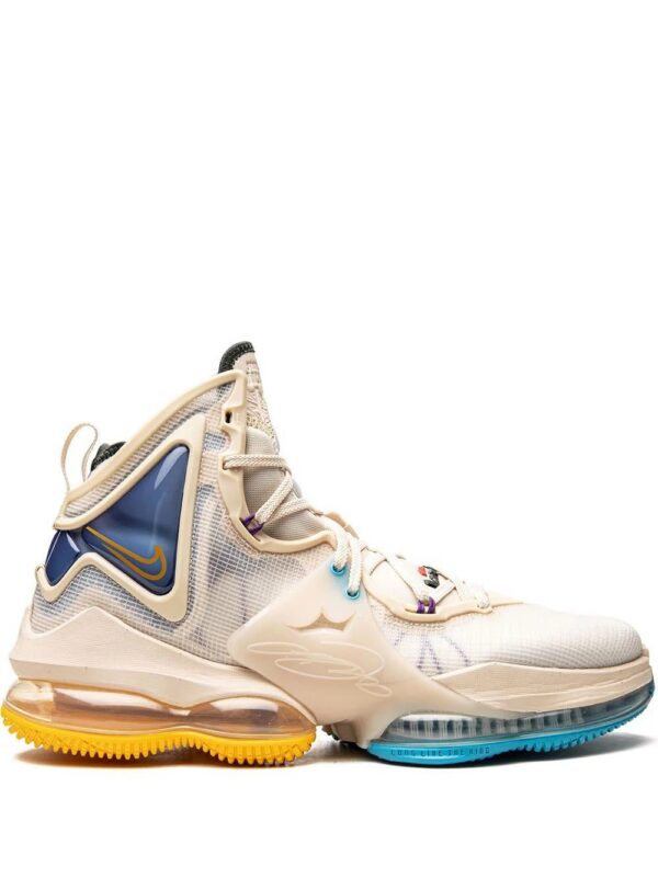 18187897_38775838_1000-1.jpg Nike LeBron 19 high-top sneakers