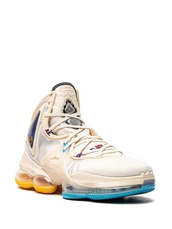 18187897_38776048_1000-1.jpg Nike LeBron 19 high-top sneakers