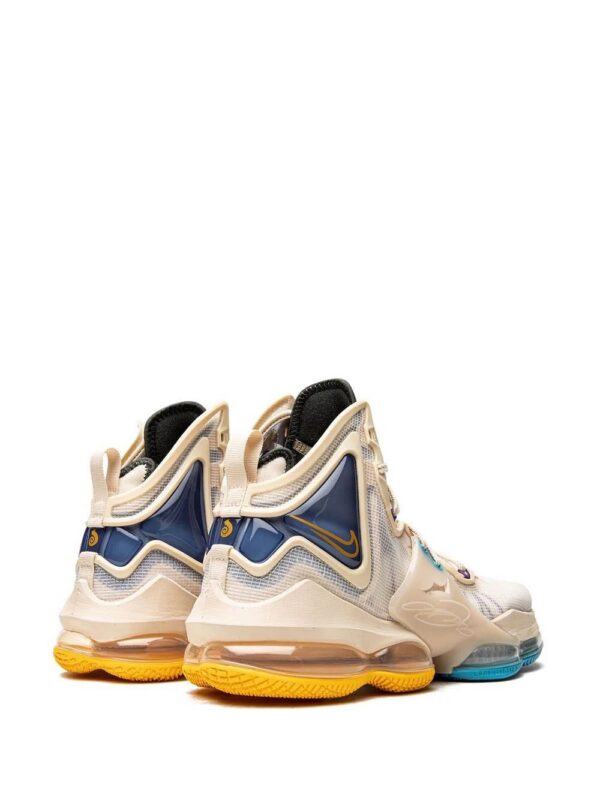18187897_38776065_1000-1.jpg Nike LeBron 19 high-top sneakers