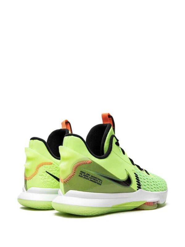 18339096_39450492_1000-1.jpg Nike LeBron Witness V sneakers
