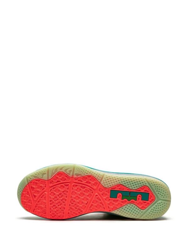 18357946_39323630_1000_831ec252-2b91-4258-b68a-075d3b9d57b8-1.jpg Nike LeBron 9 Low sneakers