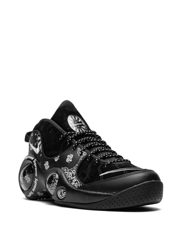 18460472_40187657_1000-1.jpg Nike x Supreme Air Zoom Flight 95 sneakers