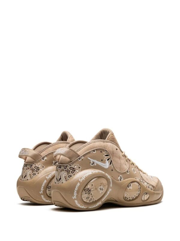 18460474_40475498_1000-1.jpg Nike x Supreme Air Zoom Flight 95 sneakers