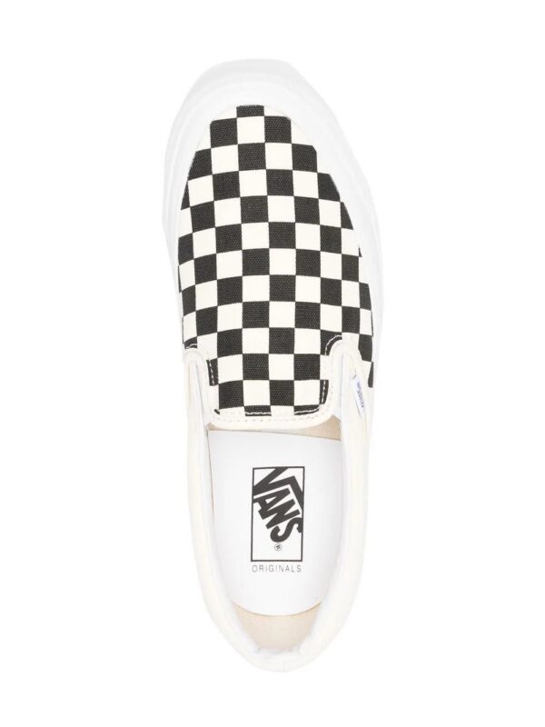 18576409_40095875_1000.jpg Vans Classic slip-on sneakers.