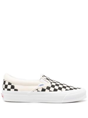 18576409_40098026_1000.jpg Vans Classic slip-on sneakers.