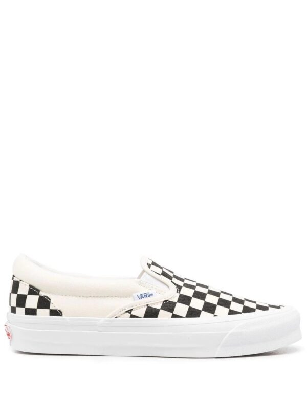 18576409_40098026_1000.jpg Vans Classic slip-on sneakers.