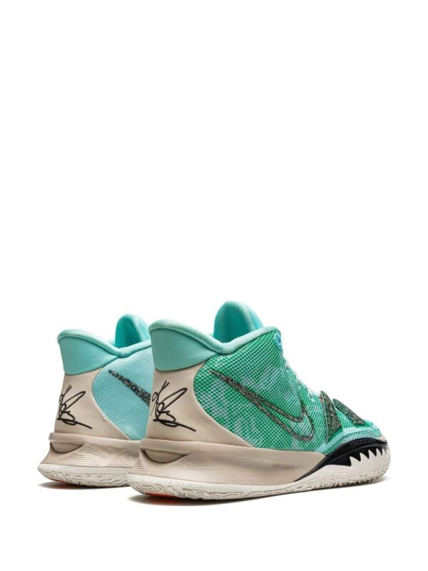 18589932_40227875_1000-1.jpg Nike Kyrie 7 high-top sneakers
