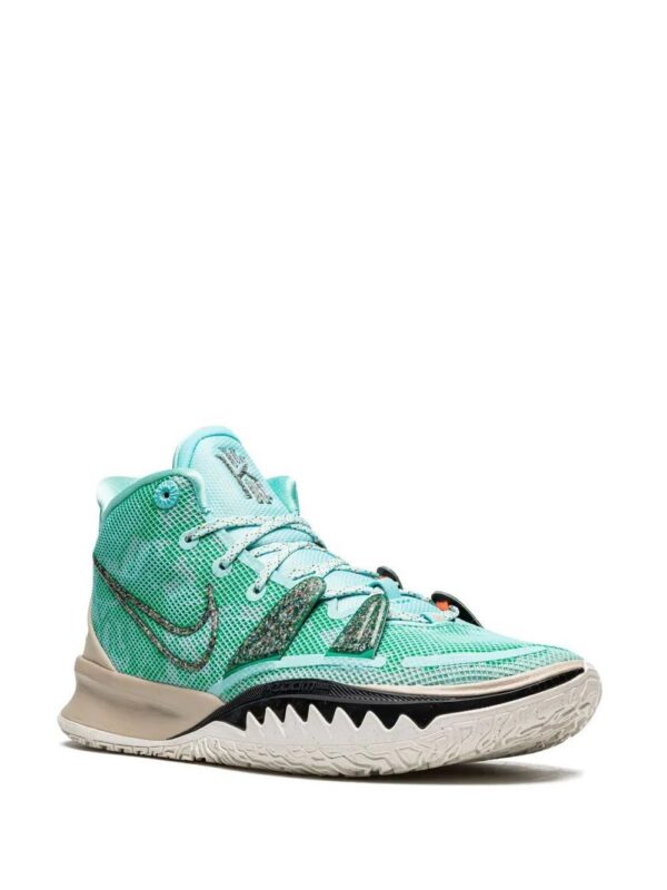 18589932_40230046_1000-1.jpg Nike Kyrie 7 high-top sneakers
