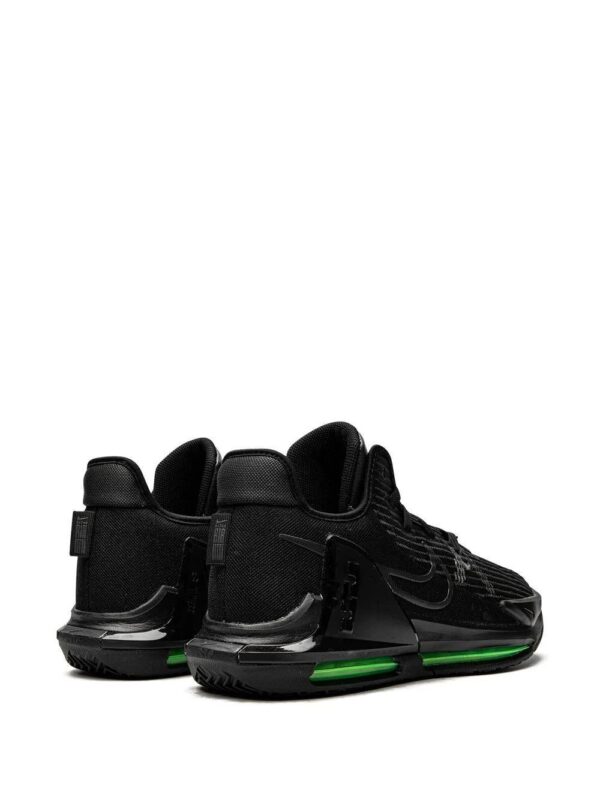 18642333_40428834_1000-1.jpg Nike LeBron Witness VI sneakers
