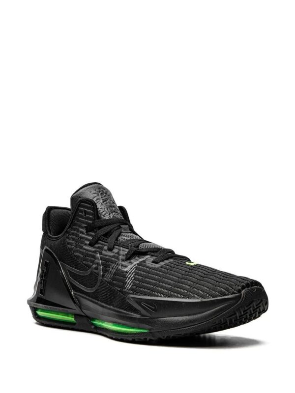 18642333_40431629_1000-1.jpg Nike LeBron Witness VI sneakers