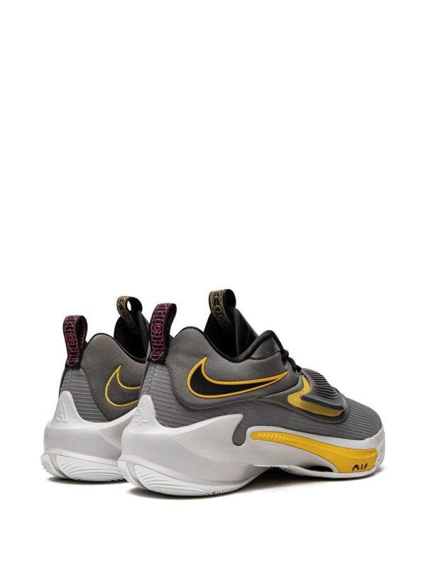 18839532_40862641_1000-1.jpg Nike Zoom Freak 3 high-top sneakers
