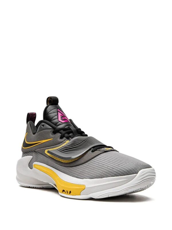 18839532_40862644_1000-1.jpg Nike Zoom Freak 3 high-top sneakers