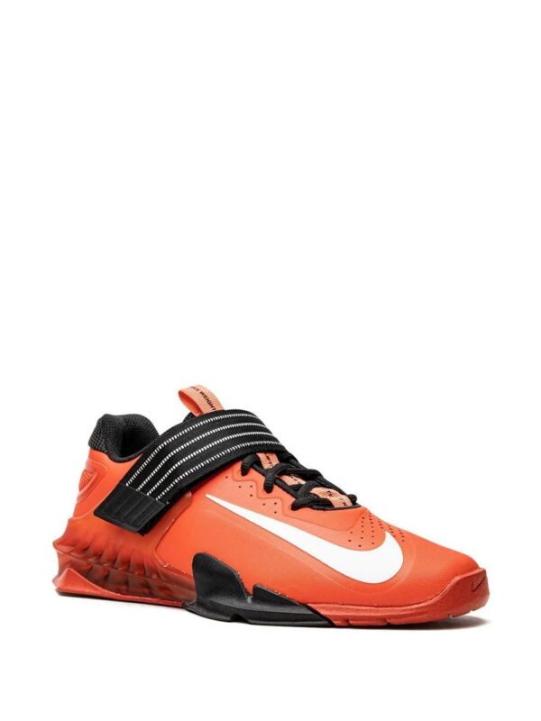 18862408_40907814_1000-1.jpg Nike Savaleos low-top sneakers