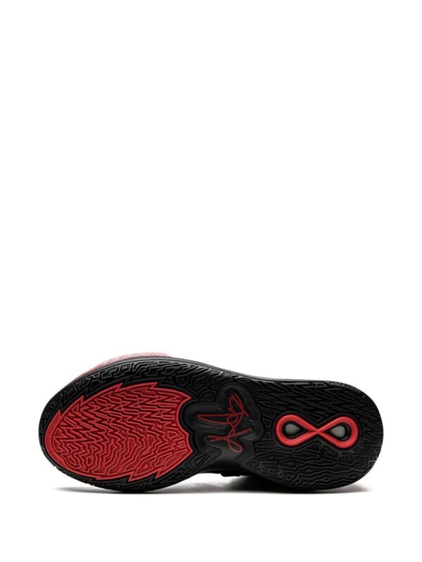 18911447_41046720_1000-1.jpg Nike Kyrie Infinity high-top sneakers