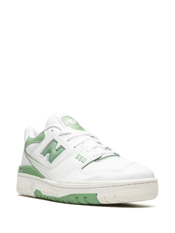 18912015_41045934_1000-1.jpg New Balance 550 low-top sneakers