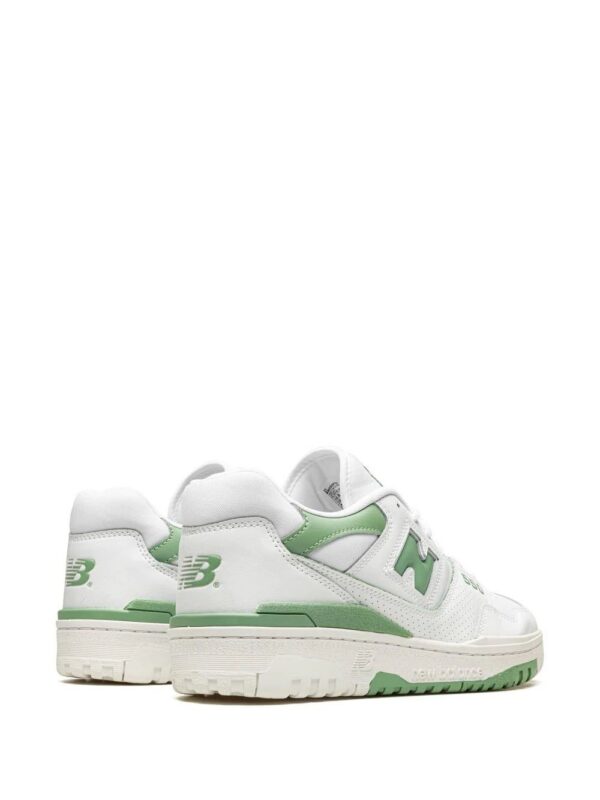 18912015_41045935_1000-1.jpg New Balance 550 low-top sneakers