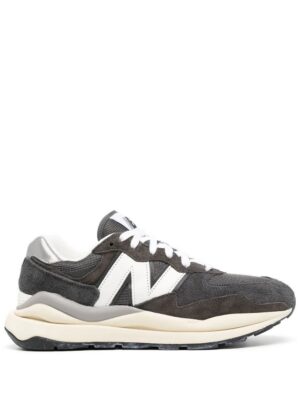 18950493_41357811_1000.jpg New Balance suede logo-patch sneakers