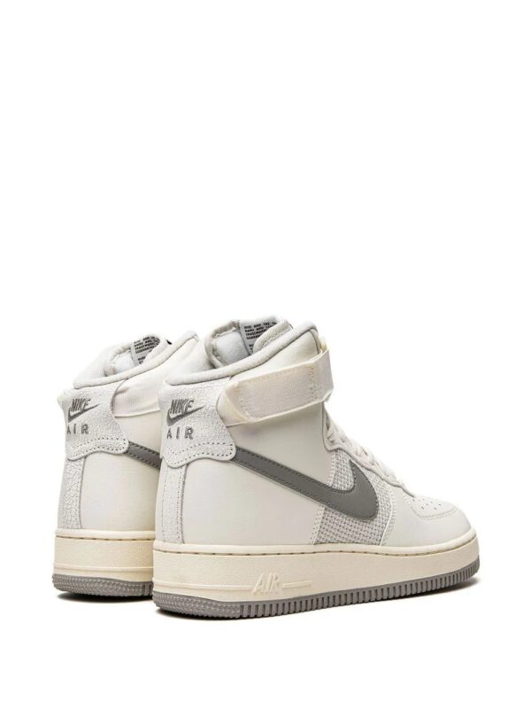 18978184_41271515_1000.jpg Nike Air Force 1 High '07 LV8 sneakers "Sail"
