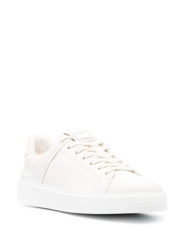 18994337_41668600_1000.jpg Balmain low-top leather sneakers