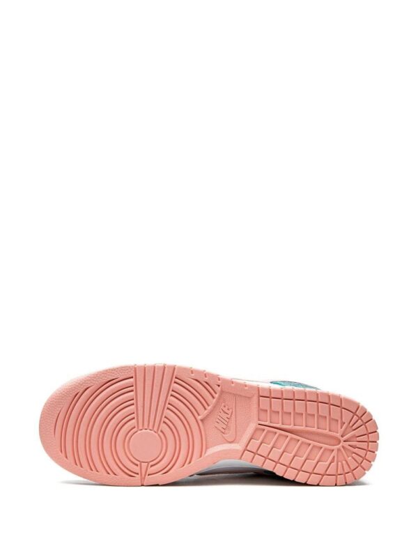 19015934_41454550_1000.jpg Nike Dunk low-top sneakers