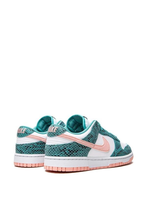 19015934_41454553_1000_53aa21df-86b1-4c75-b6f5-1d460146401c-1.jpg Nike Dunk low-top sneakers