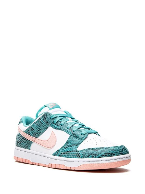 19015934_41456008_1000.jpg Nike Dunk low-top sneakers