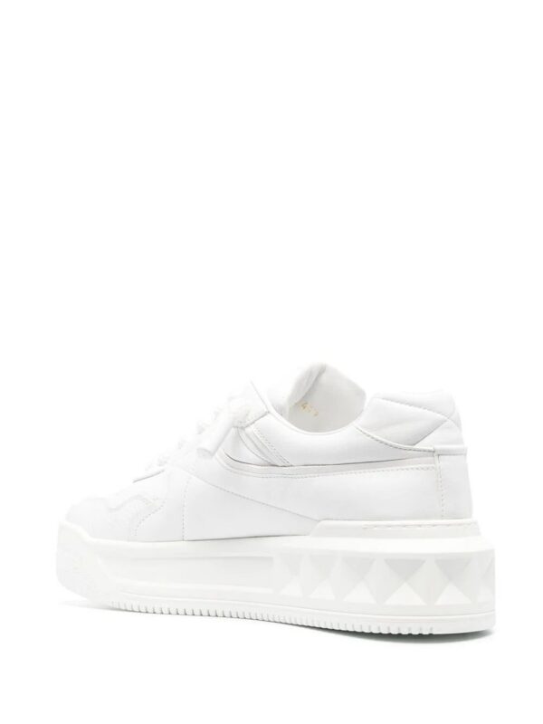 19094942_41781753_1000.jpg Valentino Garavani One Stud low-top sneakers