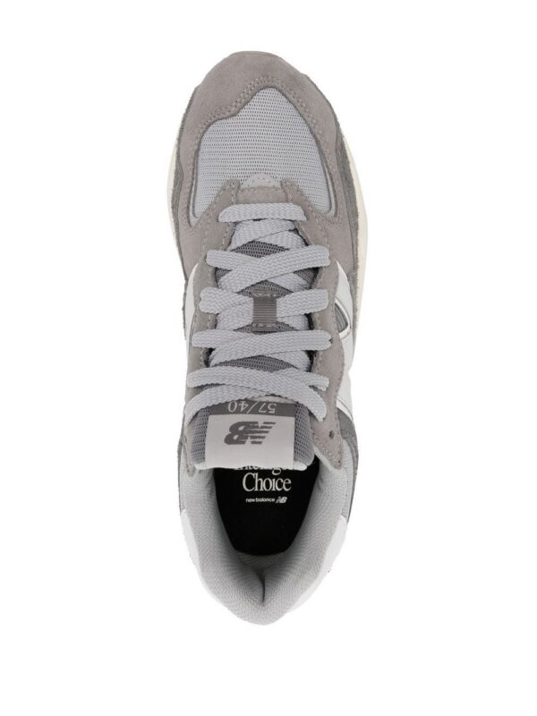 19123871_41936812_1000-1.jpg New Balance logo-patch panelled sneakers
