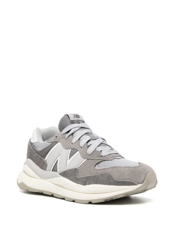 19123871_41936815_1000-1.jpg New Balance logo-patch panelled sneakers
