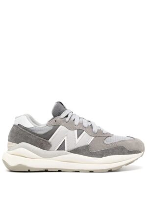 19123871_41937331_1000-1.jpg New Balance logo-patch panelled sneakers