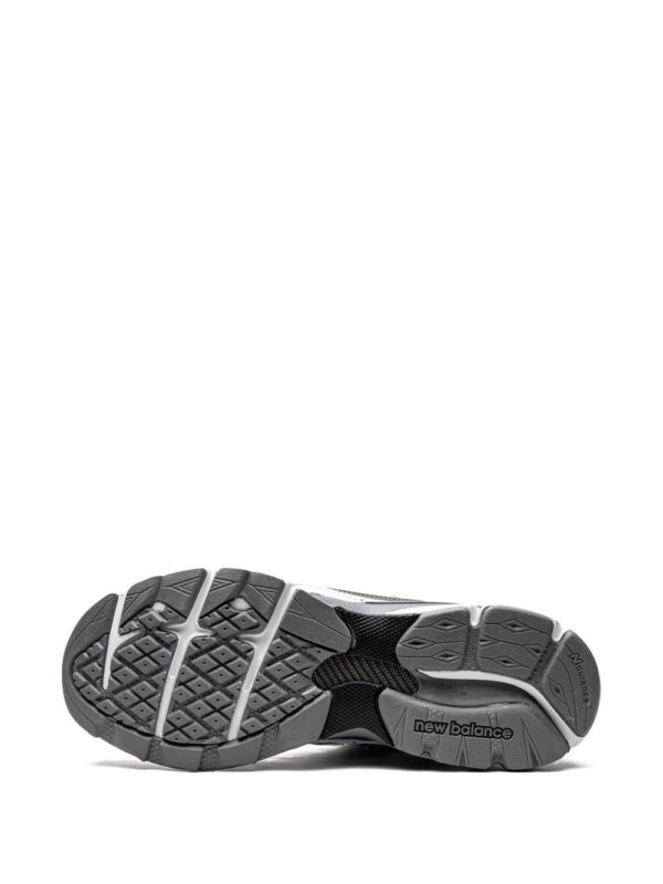 19131102_41834806_1000-1.jpg New Balance 920 low-top sneakers