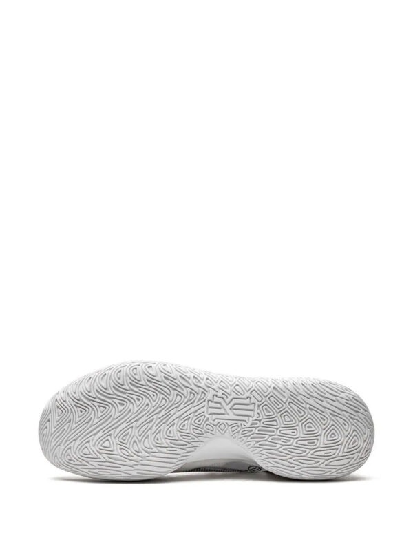 19161288_41900122_1000.jpg Nike Kyrie Flytrap 5 sneakers