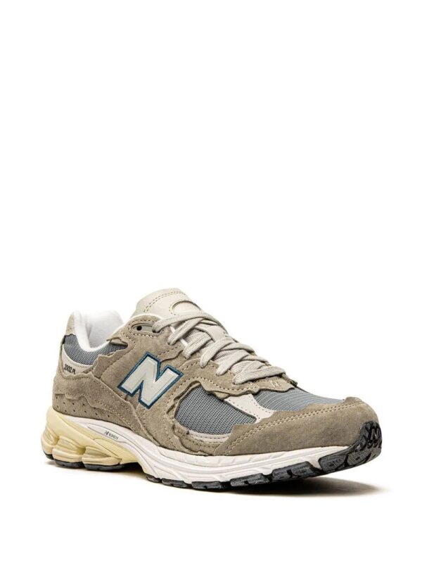 19168371_41948732_1000.jpg New Balance 2002R low-top sneakers