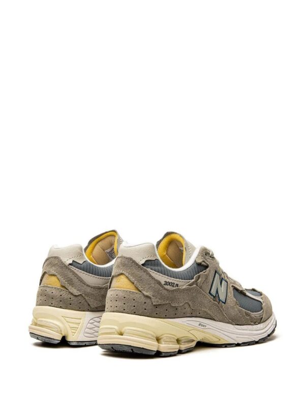 19168371_41949523_1000.jpg New Balance 2002R low-top sneakers