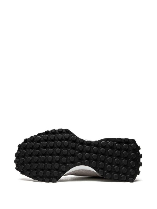 19177047_41950940_1000-1.jpg New Balance 327 low-top sneakers