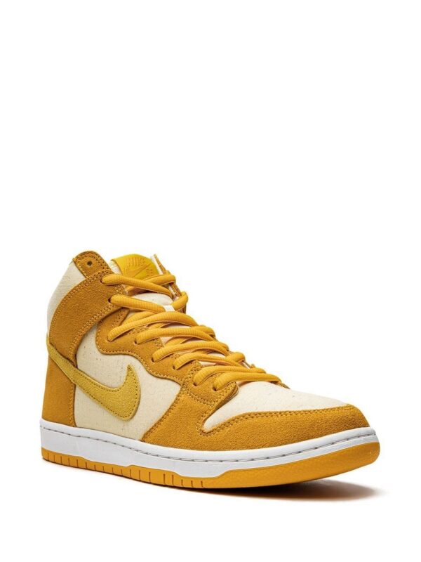 19253516_42647950_1000-1.jpg Nike SB Dunk High "Pineapple" sneakers