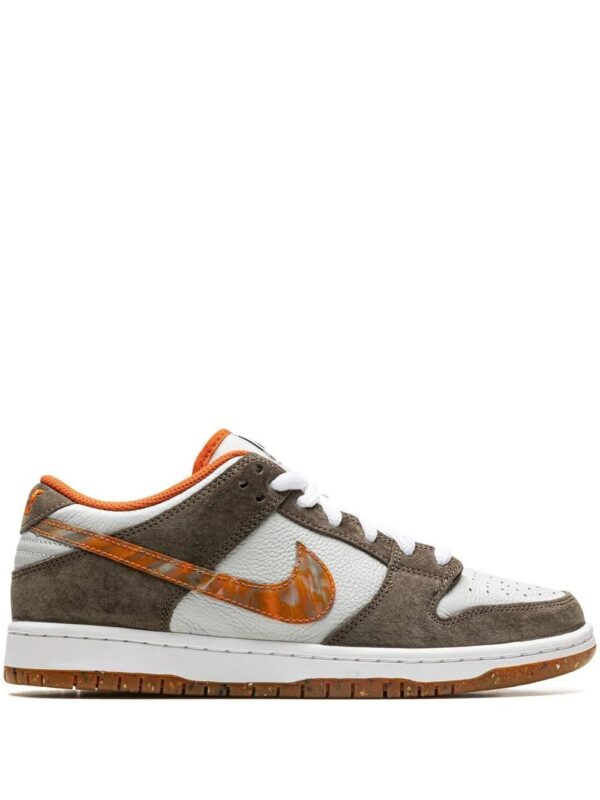 19265749_42210179_1000-1.jpg Nike x Crushed D.C. SB Dunk Low "Golden Hour" sneakers