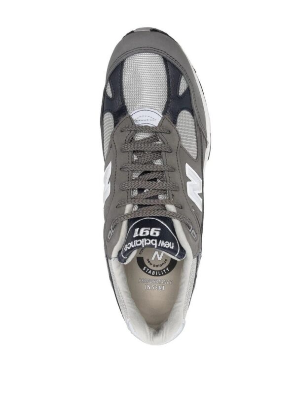 19280948_42340353_1000-1.jpg New Balance 991 lace-up sneakers