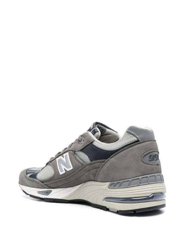 19280948_42340354_1000-1.jpg New Balance 991 lace-up sneakers