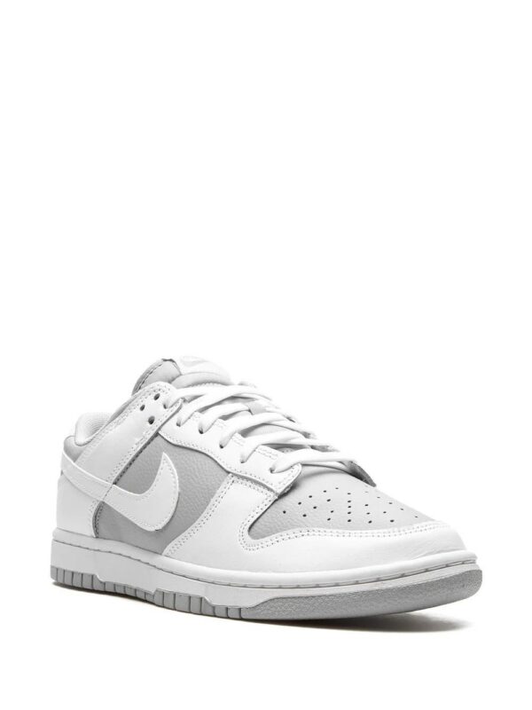 19285637_42276286_1000_03d4243f-390d-41b5-9dd4-bfcbb161ef67-1.jpg Nike Dunk Low Retro sneakers