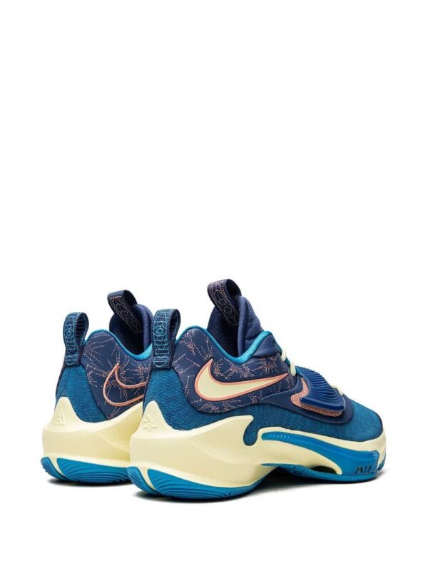 19301787_42378380_1000-1.jpg Nike Zoom Freak 3 low-top sneakers
