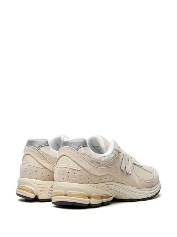 19311911_42364466_1000-1.jpg New Balance 2002R low-top sneakers