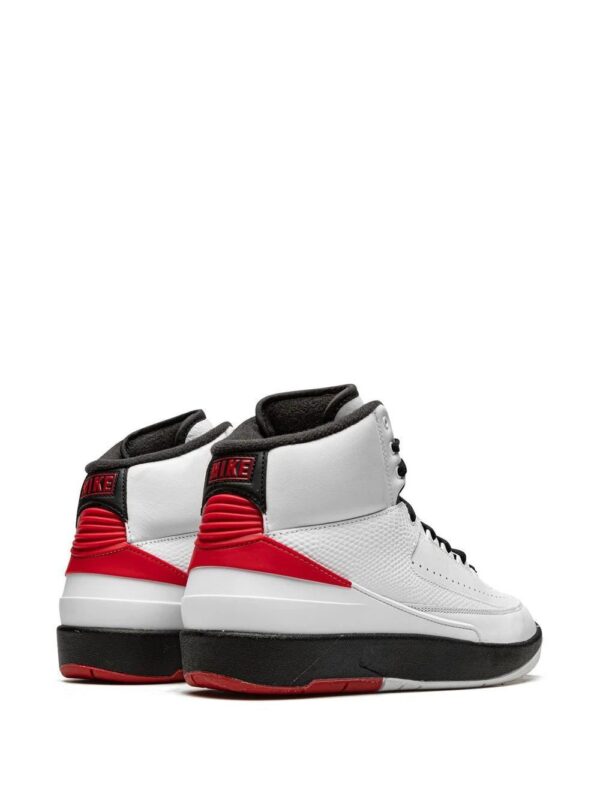19347488_43272790_1000-1.jpg Jordan Air Jordan 2 Retro OG "Chicago" sneakers