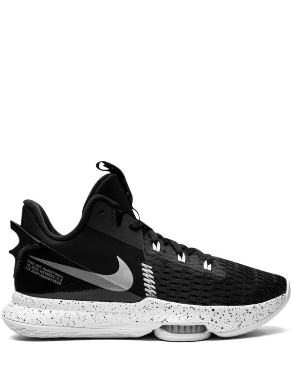 19373205_42534307_1000.jpg Nike LeBron Witness V high-top sneakers