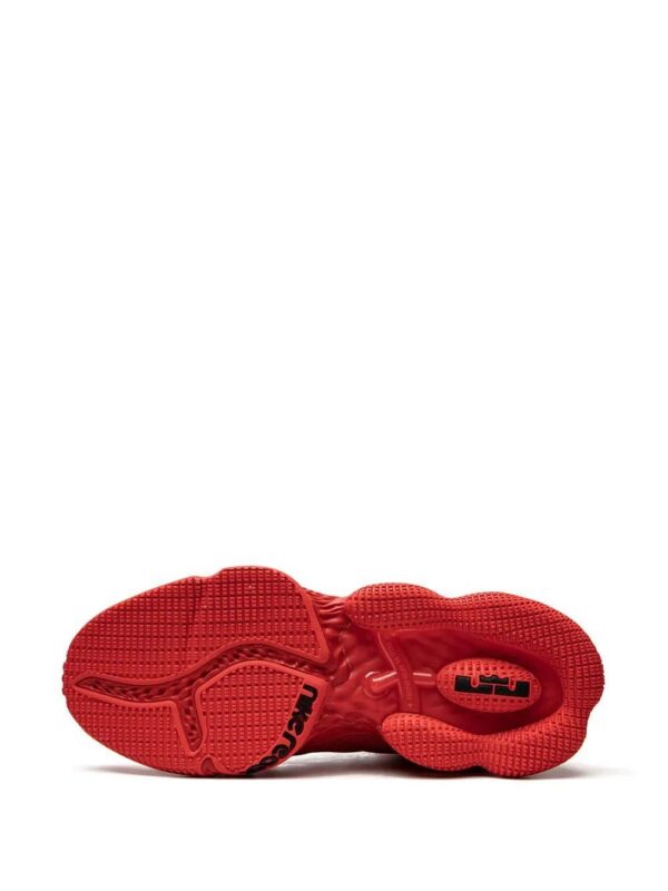 Nike  LeBron 19 Low sneakers