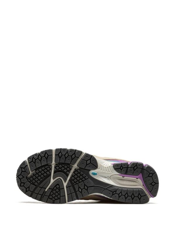 19394758_42642224_1000-1.jpg New Balance 2002R low-top sneakers