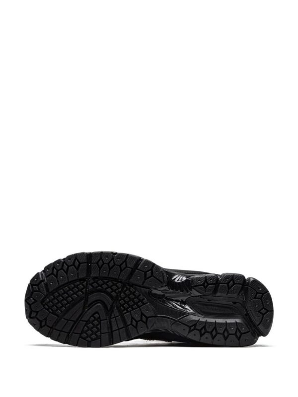 19394760_42639908_1000-1.jpg New Balance x The Basement 2002R sneakers