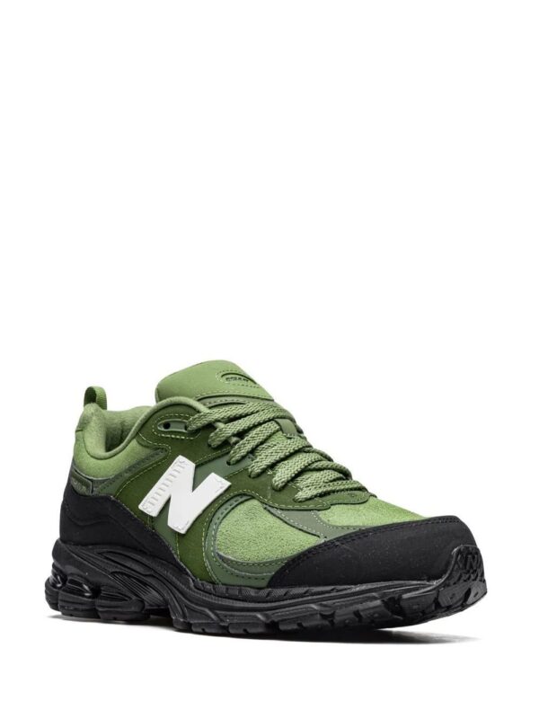 19394760_42639911_1000-1.jpg New Balance x The Basement 2002R sneakers