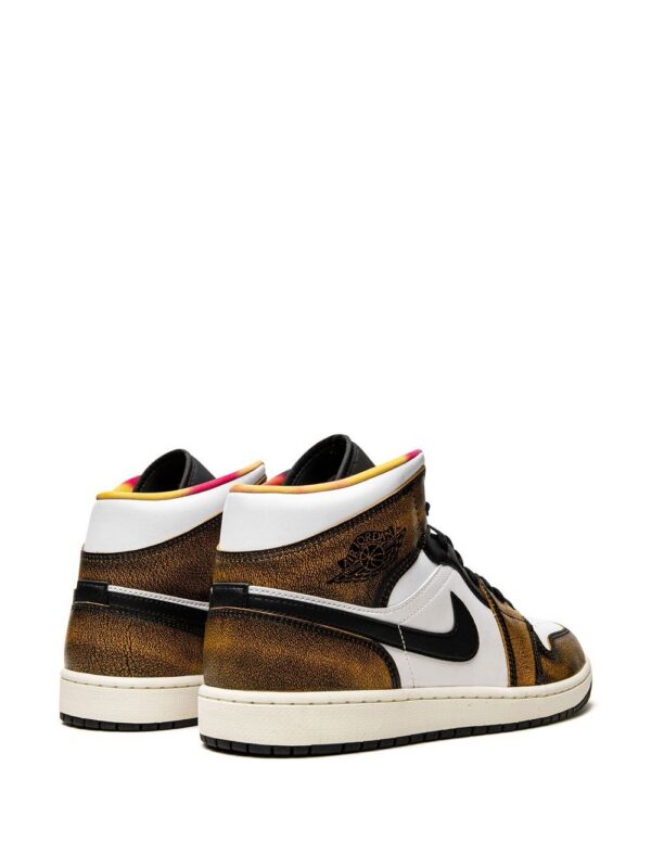 19480310_43615156_1000-1.jpg Jordan Air Jordan 1 Mid SE “Wear-Away” sneakers