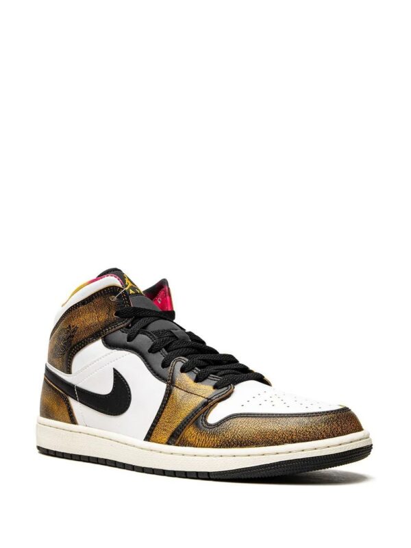 19480310_43616479_1000-1.jpg Jordan Air Jordan 1 Mid SE “Wear-Away” sneakers